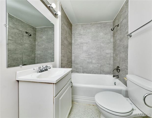 5021 Ray Avenue, St Louis, MO 63116