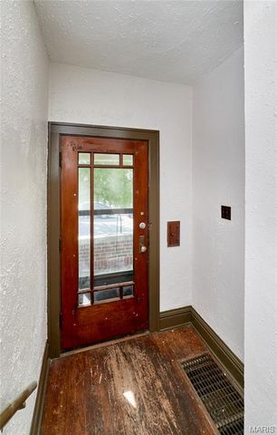 5021 Ray Avenue, St Louis, MO 63116