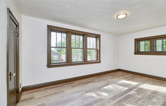 5021 Ray Avenue, St Louis, MO 63116