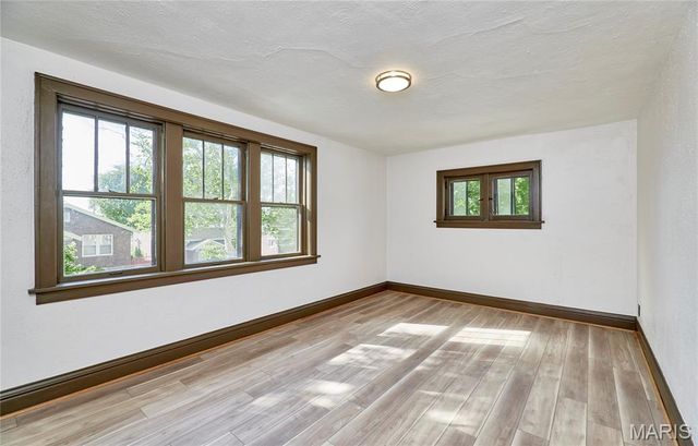 5021 Ray Avenue, St Louis, MO 63116