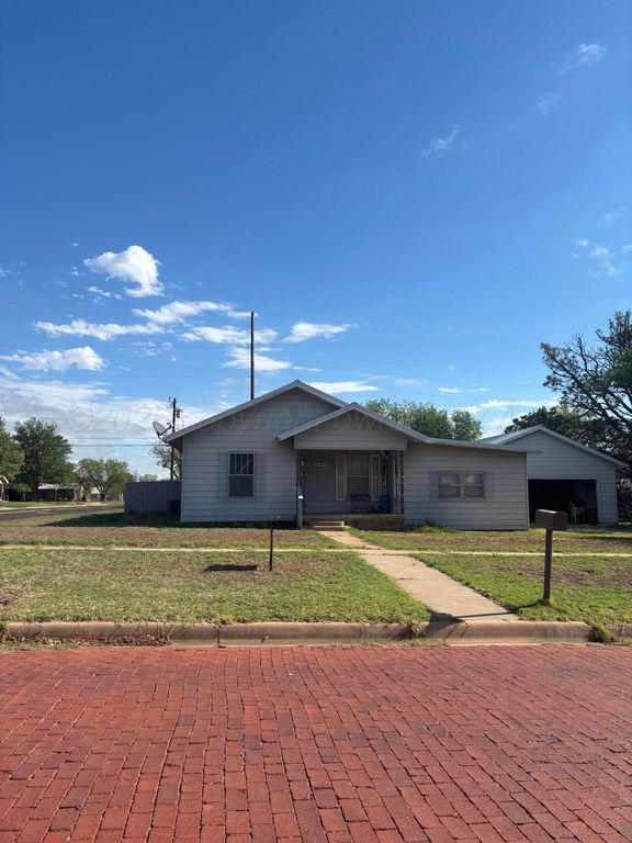 610 Avenue G NW, Childress, TX 79201