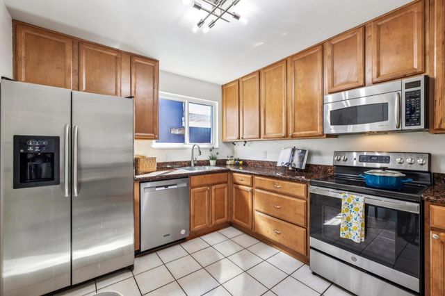 553 Skyline Drive, Daly City, CA 94015