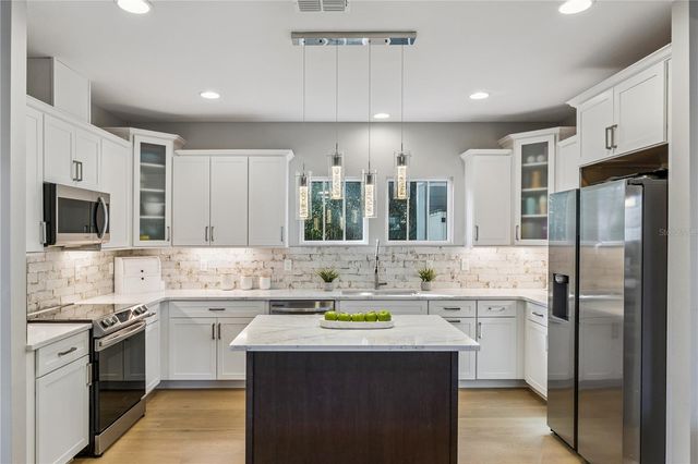 210 HIBISCUS COURT, Orlando, FL 32801