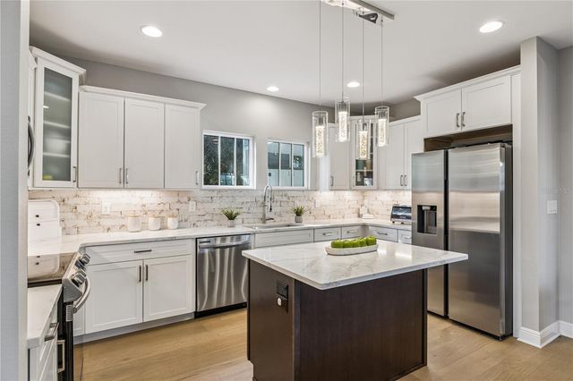 210 HIBISCUS COURT, Orlando, FL 32801