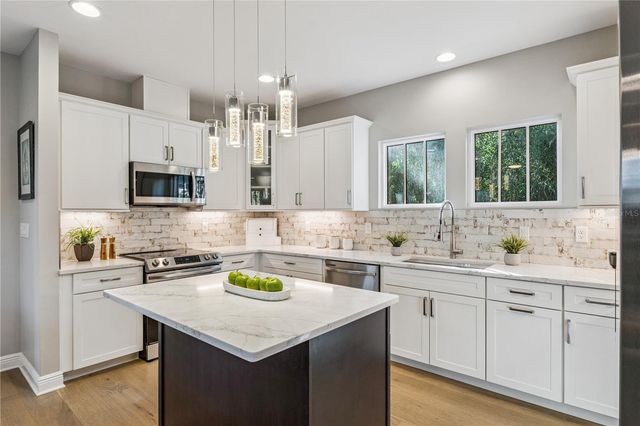 210 HIBISCUS COURT, Orlando, FL 32801