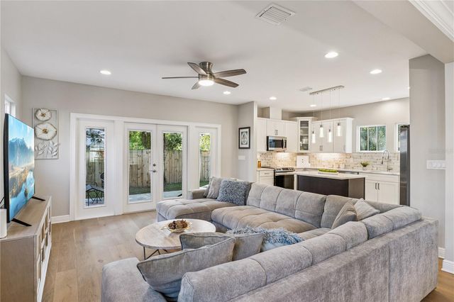 210 HIBISCUS COURT, Orlando, FL 32801