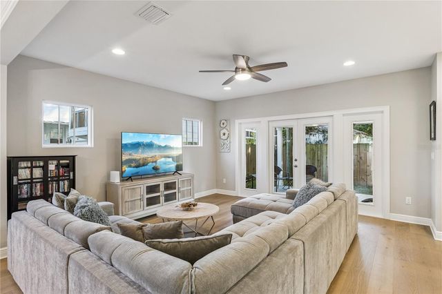 210 HIBISCUS COURT, Orlando, FL 32801