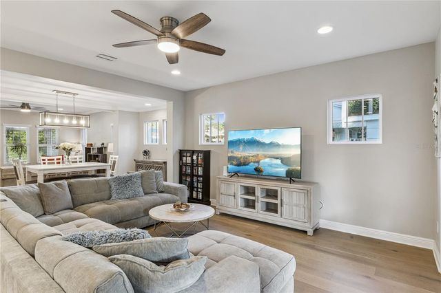 210 HIBISCUS COURT, Orlando, FL 32801