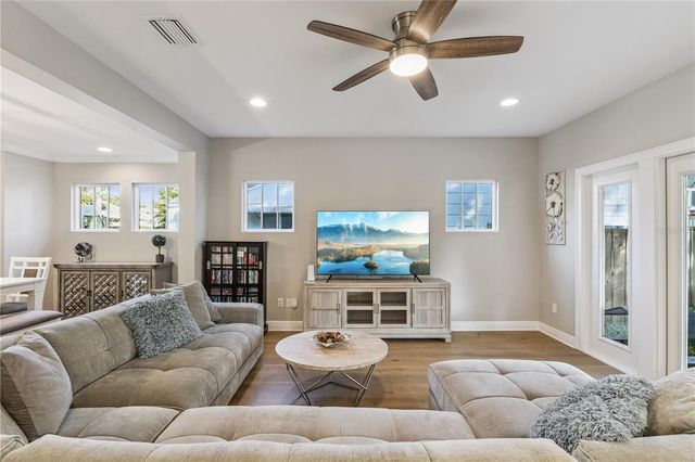 210 HIBISCUS COURT, Orlando, FL 32801
