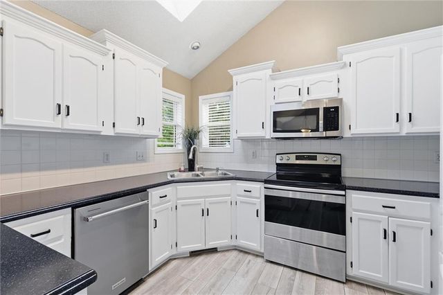 10416 NW 87th Street, Kansas City, MO 64153