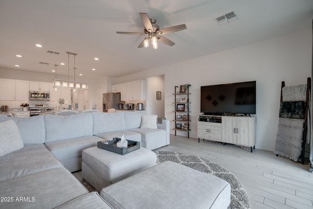 40520 W HALEY Drive, Maricopa, AZ 85138