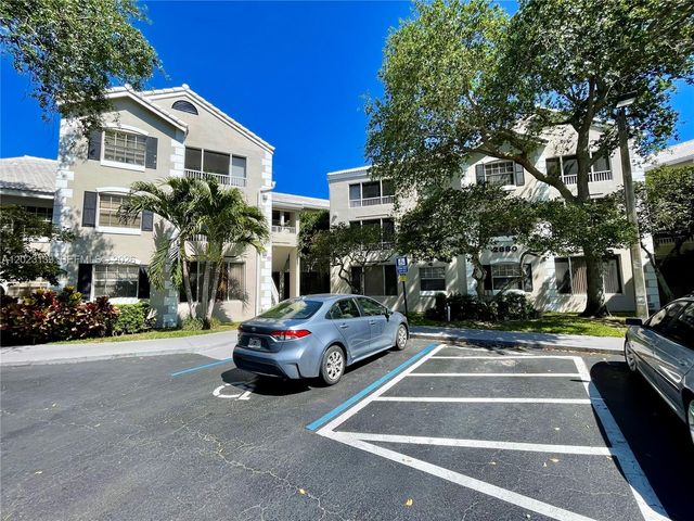 2880 N Oakland Forest Dr 103, Oakland Park, FL 33309