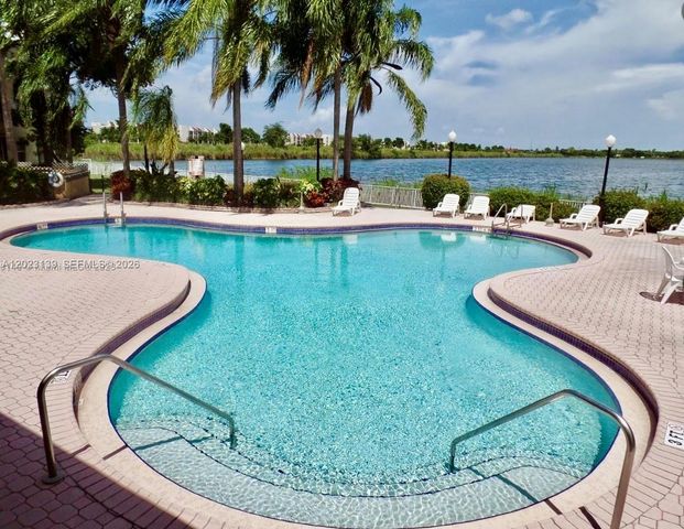 2880 N Oakland Forest Dr 103, Oakland Park, FL 33309