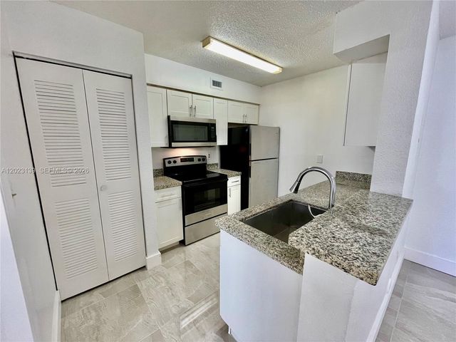 2880 N Oakland Forest Dr 103, Oakland Park, FL 33309
