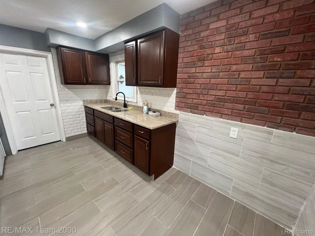 6365 HELEN Street, Garden City, MI 48135