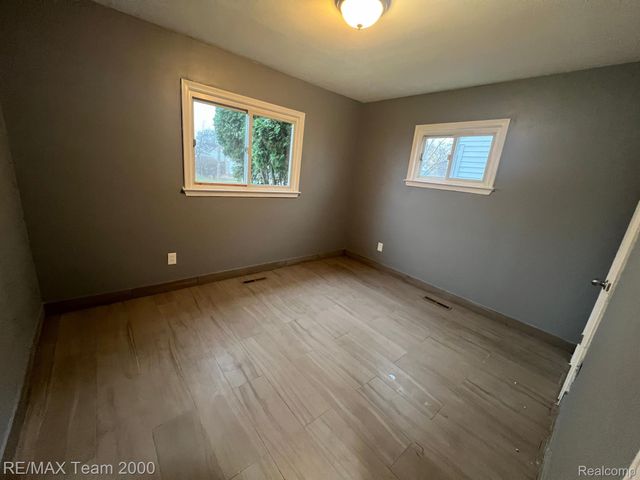 6365 HELEN Street, Garden City, MI 48135