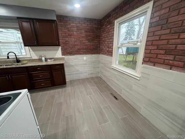 6365 HELEN Street, Garden City, MI 48135