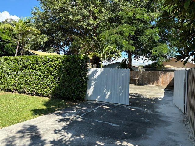 2359 NW 32nd Street, Miami, FL 33142