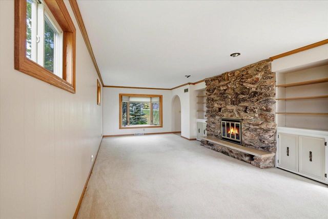 S83W23145 Artesian AVENUE, Big Bend, WI 53103