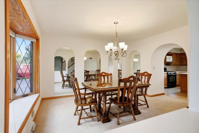 S83W23145 Artesian AVENUE, Big Bend, WI 53103