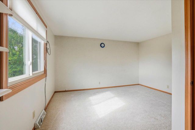 S83W23145 Artesian AVENUE, Big Bend, WI 53103