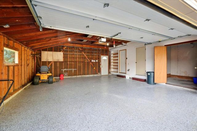 S83W23145 Artesian AVENUE, Big Bend, WI 53103