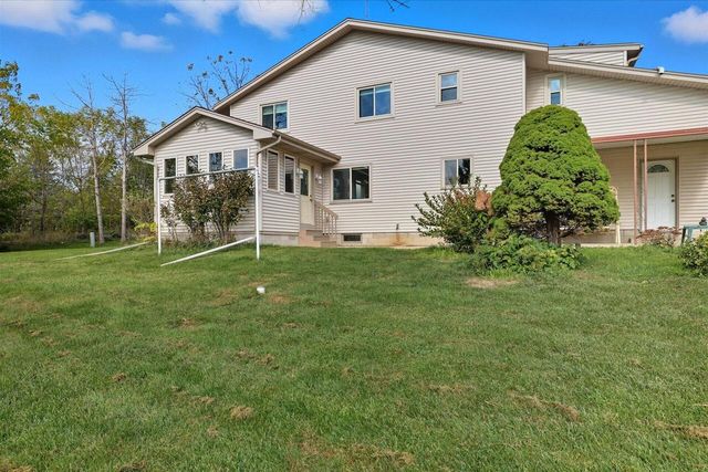 S83W23145 Artesian AVENUE, Big Bend, WI 53103