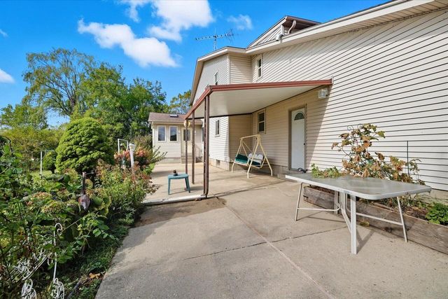 S83W23145 Artesian AVENUE, Big Bend, WI 53103