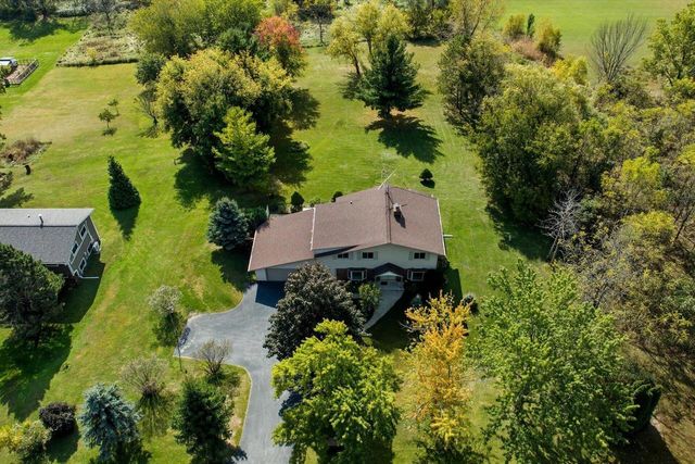 S83W23145 Artesian AVENUE, Big Bend, WI 53103