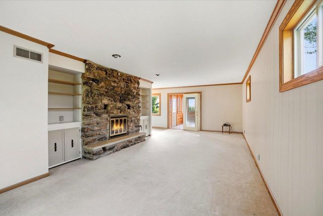 S83W23145 Artesian AVENUE, Big Bend, WI 53103