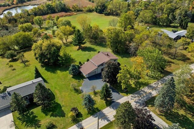 S83W23145 Artesian AVENUE, Big Bend, WI 53103