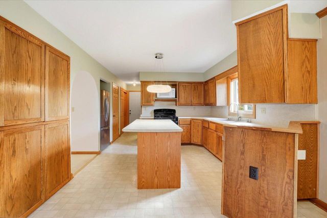 S83W23145 Artesian AVENUE, Big Bend, WI 53103