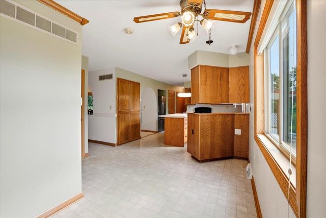 S83W23145 Artesian AVENUE, Big Bend, WI 53103