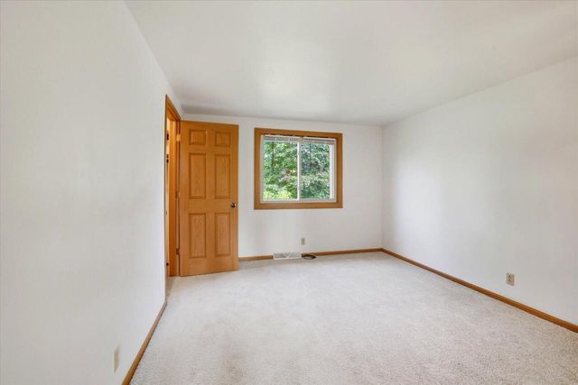 S83W23145 Artesian AVENUE, Big Bend, WI 53103