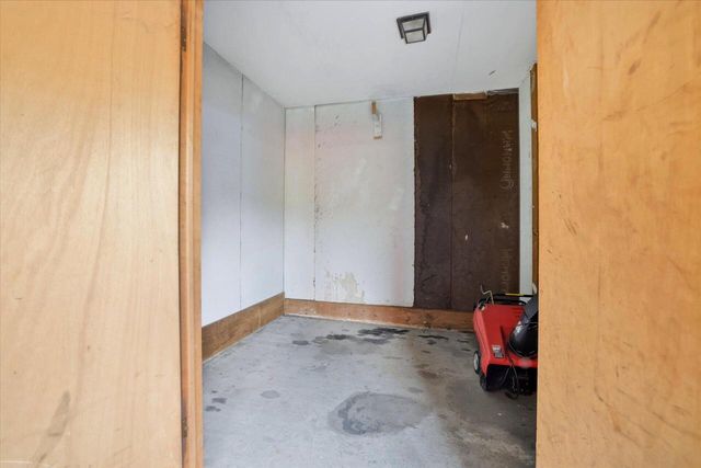 S83W23145 Artesian AVENUE, Big Bend, WI 53103