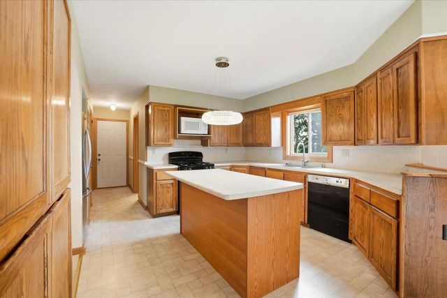 S83W23145 Artesian AVENUE, Big Bend, WI 53103