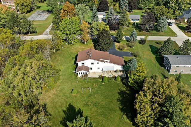 S83W23145 Artesian AVENUE, Big Bend, WI 53103