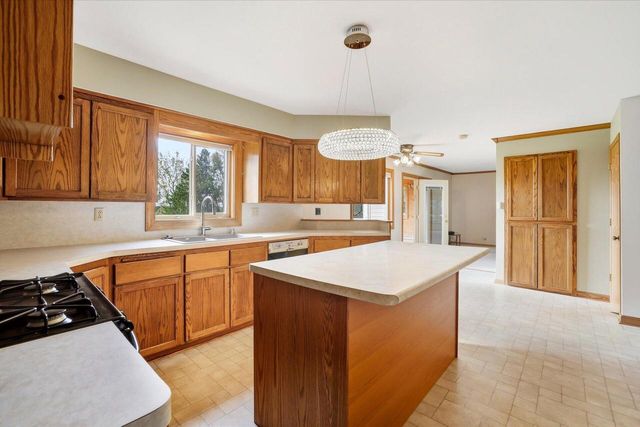 S83W23145 Artesian AVENUE, Big Bend, WI 53103