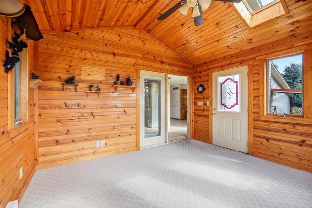 S83W23145 Artesian AVENUE, Big Bend, WI 53103