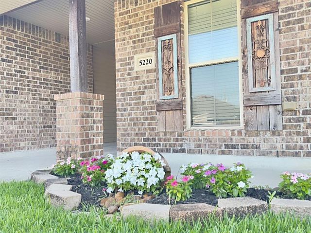 5220 Springwood Loop, Lumberton, TX 77657