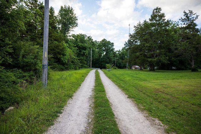 230 E Silver Creek Road, Forsyth, MO 65653