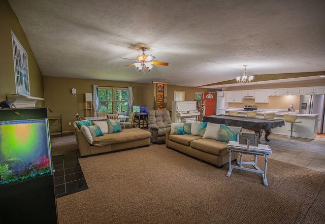 230 E Silver Creek Road, Forsyth, MO 65653