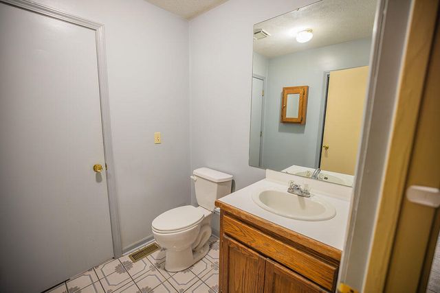 230 E Silver Creek Road, Forsyth, MO 65653