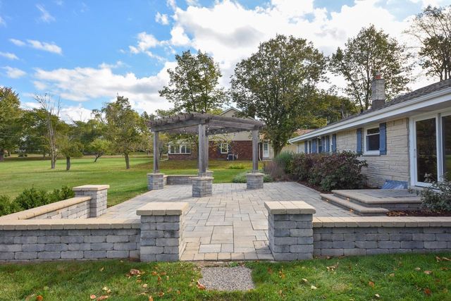 420 W Mequon ROAD, Mequon, WI 53092