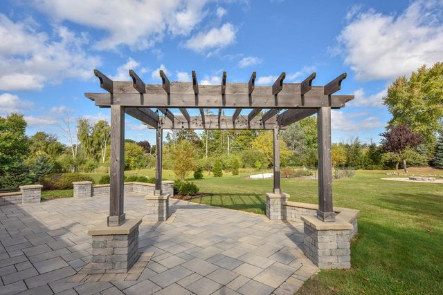 420 W Mequon ROAD, Mequon, WI 53092