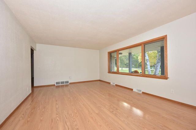 420 W Mequon ROAD, Mequon, WI 53092