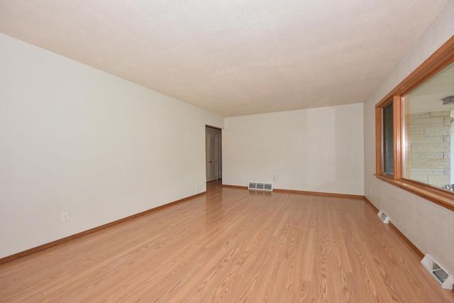 420 W Mequon ROAD, Mequon, WI 53092