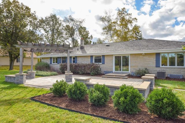 420 W Mequon ROAD, Mequon, WI 53092