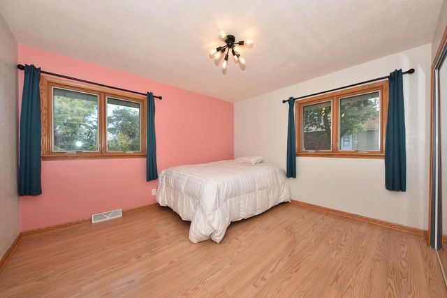 420 W Mequon ROAD, Mequon, WI 53092