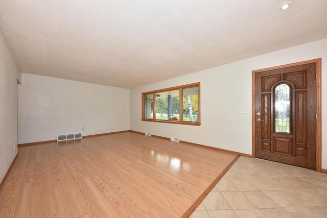 420 W Mequon ROAD, Mequon, WI 53092